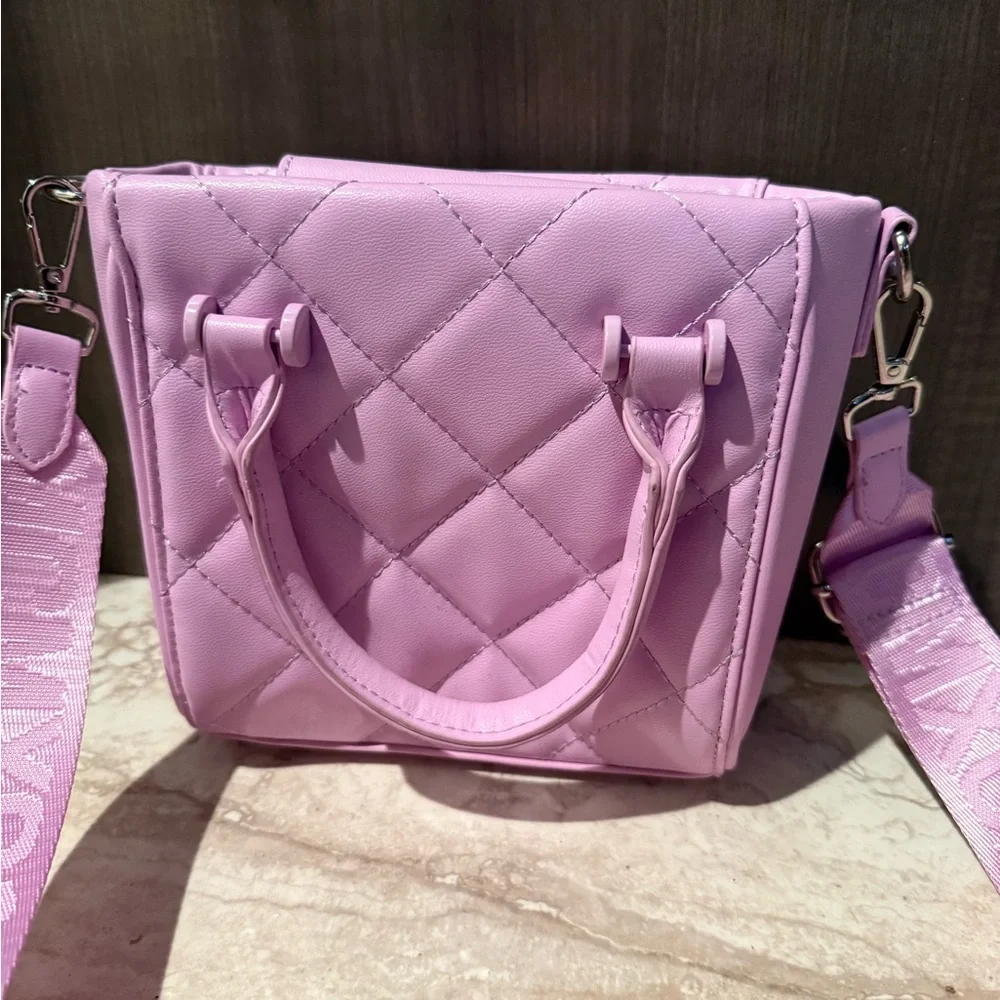 LIKE NEW! Steve Madden Quilted Crossbody Tote in Lilac - Picture 3 of 11